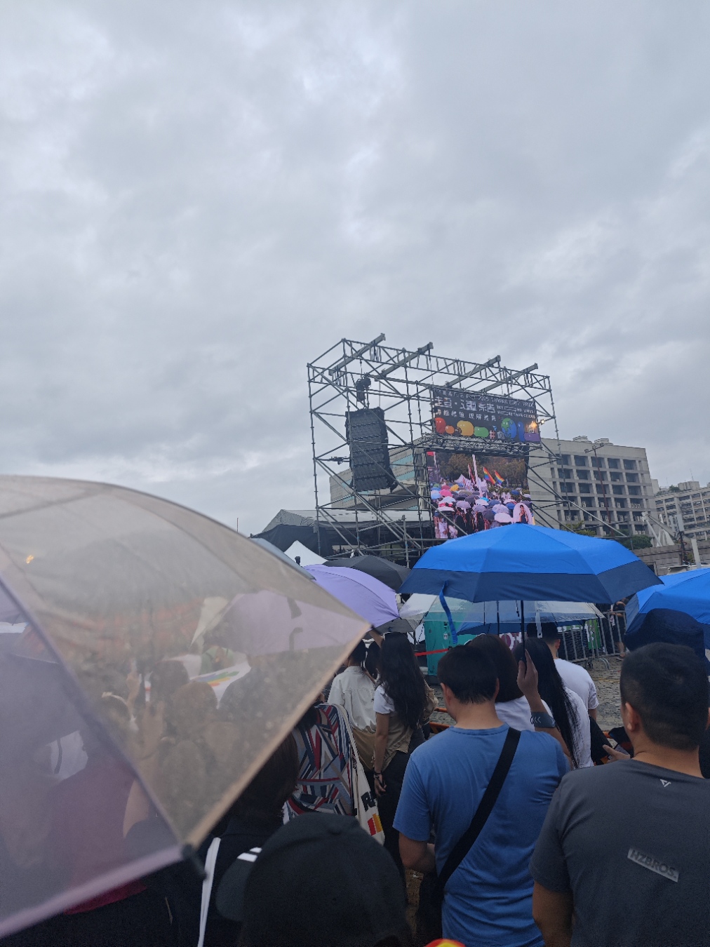 雨中前進